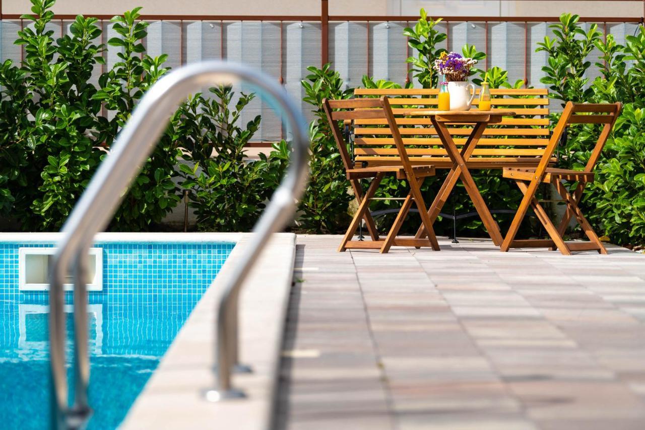 Gustirna Central Dalmatian Pool&Grill House מראה חיצוני תמונה