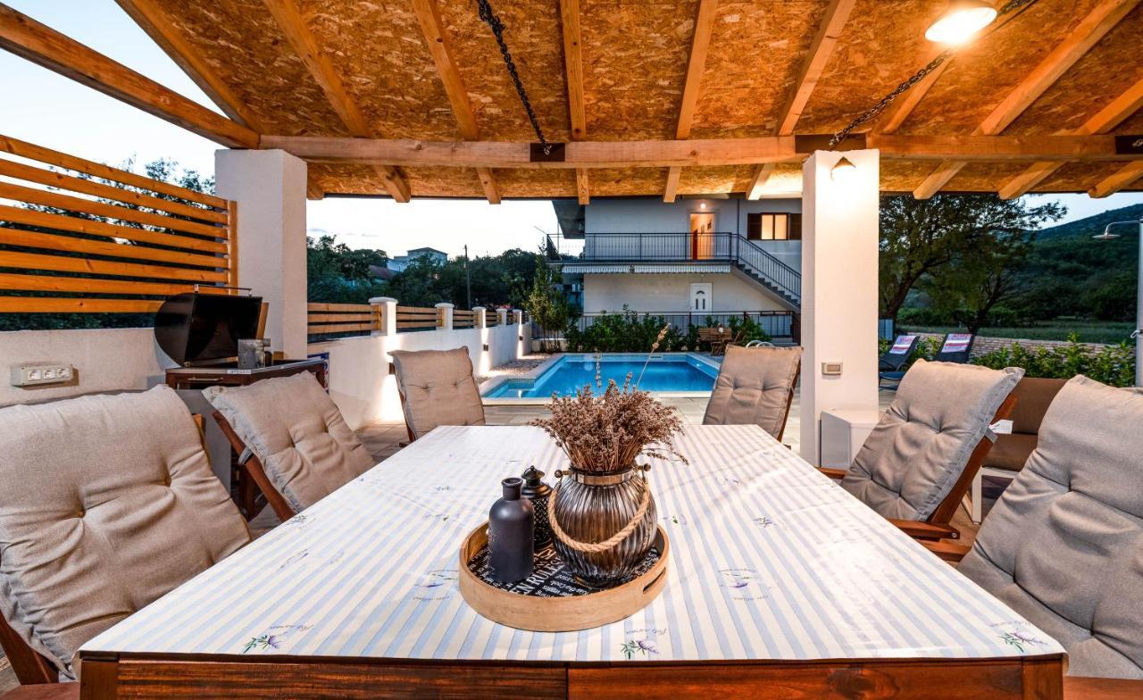 Gustirna Central Dalmatian Pool&Grill House מראה חיצוני תמונה