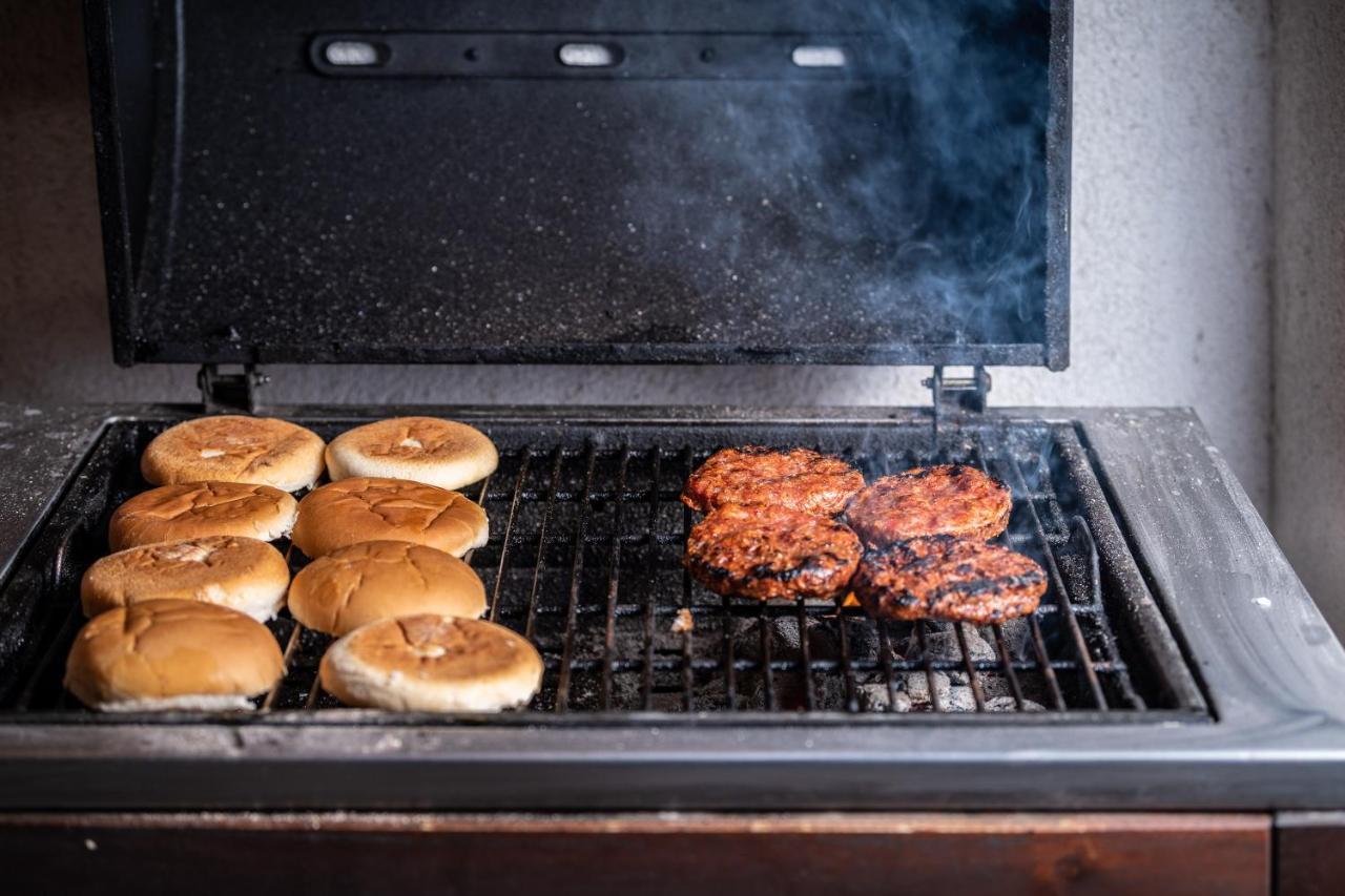 Gustirna Central Dalmatian Pool&Grill House מראה חיצוני תמונה