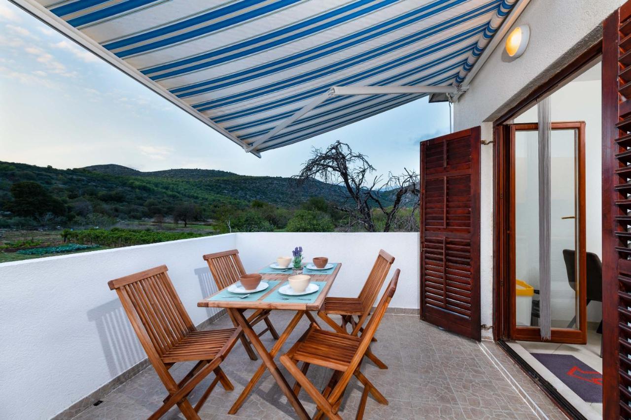Gustirna Central Dalmatian Pool&Grill House מראה חיצוני תמונה