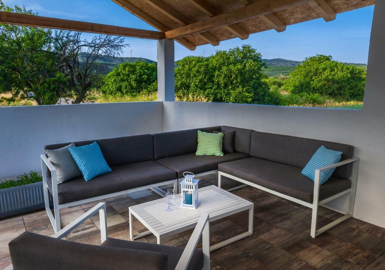Gustirna Central Dalmatian Pool&Grill House מראה חיצוני תמונה