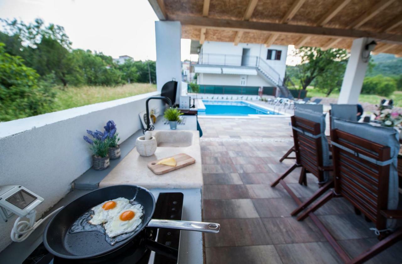 Gustirna Central Dalmatian Pool&Grill House מראה חיצוני תמונה