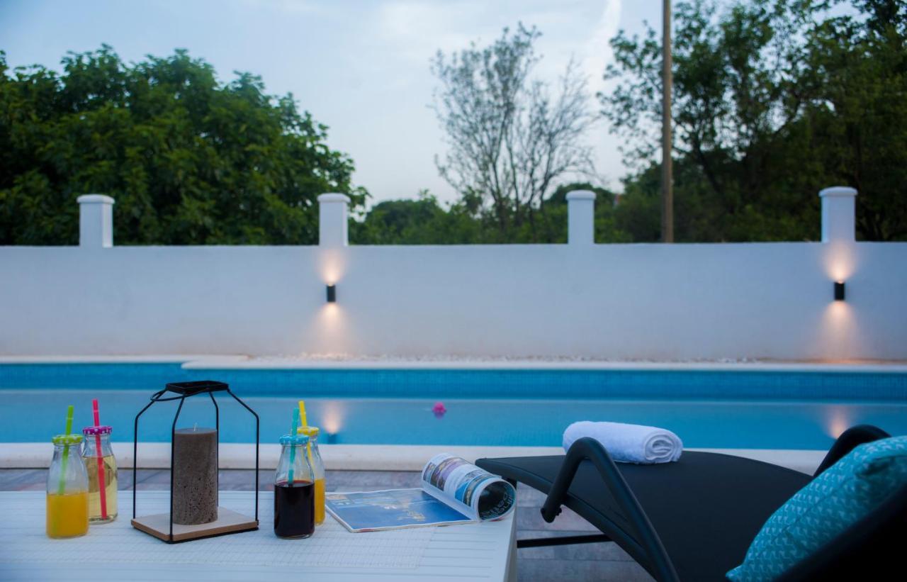 Gustirna Central Dalmatian Pool&Grill House מראה חיצוני תמונה